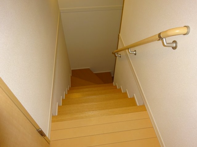 セレーナＡのその他|階段