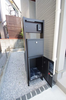 【内観：施工例】 | 【仲介手数料無料！！】稲城市若葉台1丁目　新築戸建て（全9区画）6号棟 6080万円 | 玄関扉はカードキー対応