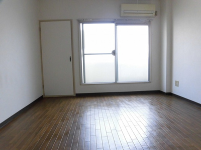 【居間・リビング】 | メゾン鳩ヶ瀬 | 明るくキレイなお部屋です