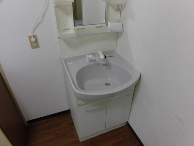 【洗面所】 | メゾン鳩ヶ瀬 | 忙しい朝にうれしい洗髪洗面化粧台付です