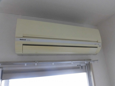 【設備】 | メゾン鳩ヶ瀬 | エアコンが有るので年中快適ですね