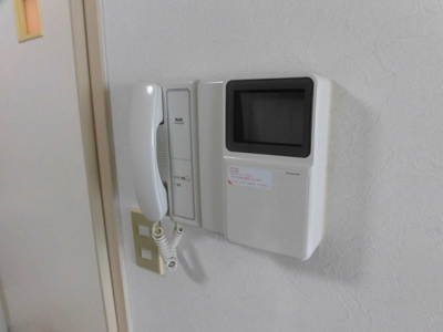 【セキュリティ】 | メゾン鳩ヶ瀬 | 来客時に便利、ＴＶモニター付インターホンです