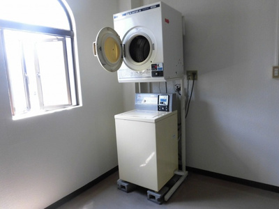 【その他】 | メゾン鳩ヶ瀬 | 3階にコインランドリー有ります