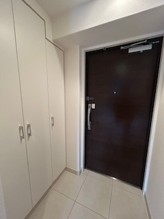 アビティ江坂の玄関|明るい玄関です