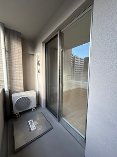 アビティ江坂のバルコニー|お洗濯にも便利なバルコニー付き