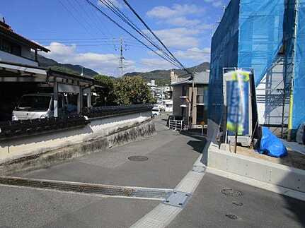 広島市安佐南区高取南1丁目　新築一戸建ての前面道路含む現地写真