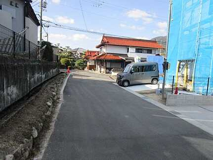 広島市安佐南区高取南1丁目　新築一戸建ての前面道路含む現地写真