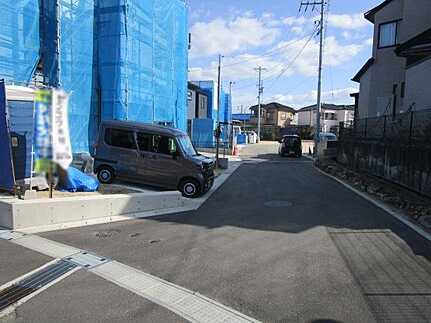 広島市安佐南区高取南1丁目　新築一戸建ての前面道路含む現地写真