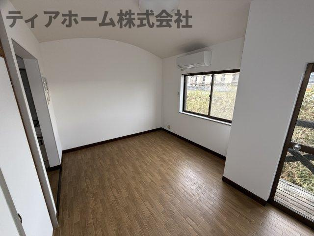 チェルマットハイツの居間・リビング|個人の部屋や寝室として使える洋室です