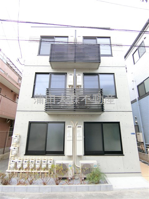 ファブール蒲田の外観|2025年1月築　RC鉄筋コンクリート造地上3階建て総戸数9戸
東京都大田区東蒲田1丁目　京浜急行本線梅屋敷駅最寄り徒歩6分京急蒲田駅徒歩11分