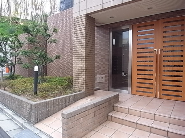 エステムコート吹田のエントランス