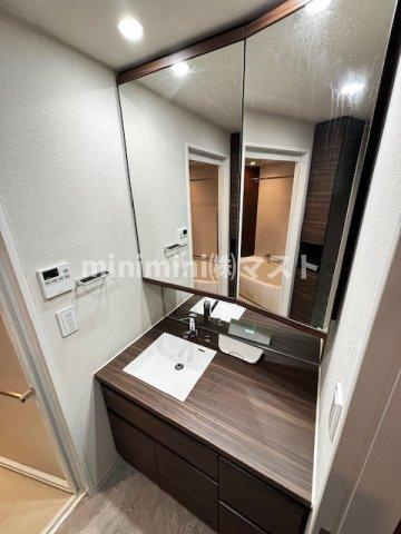 ソルティア東梅田の独立洗面台