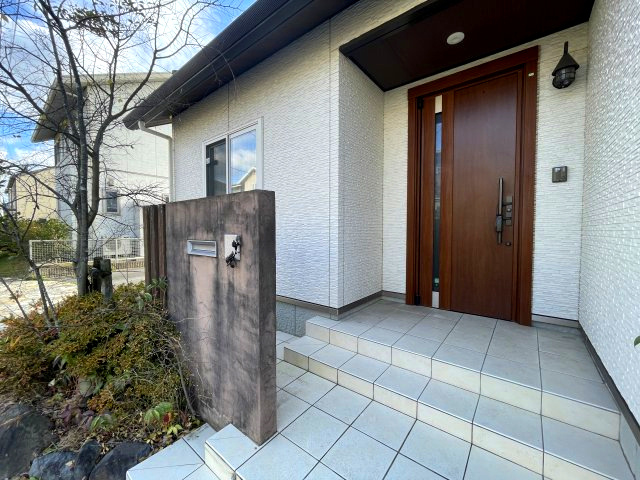 郡山市緑ヶ丘5丁目　緑ヶ丘一小・緑ヶ丘中の浴室|大きな鏡が印象的な浴室！鏡が大きいことで奥行きを演出！ガラスドアなのでさらに開放的なくつろぎ空間！