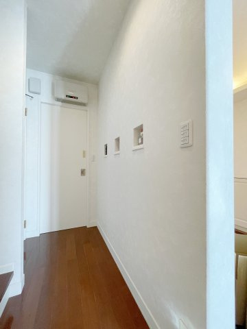 郡山市緑ヶ丘5丁目　緑ヶ丘一小・緑ヶ丘中の居間・リビング|家事の合間にホッと一息つけるサンルーム空間のようなリビングの一角！読書やコーヒーブレイクにおすすめ！