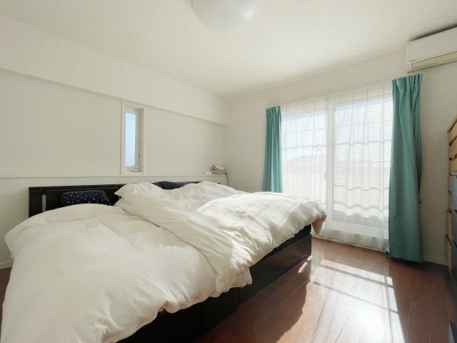 郡山市緑ヶ丘5丁目　緑ヶ丘一小・緑ヶ丘中の洋室|陽当たり良好な主寝室！陽の光で目覚める気持ちの良い生活が送れますね♪