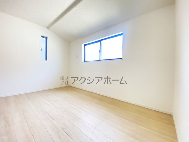 所沢市久米・全3棟　新築一戸建　2号棟　～駐車並列2台～の洋室|洋室　6.0帖（西側）
