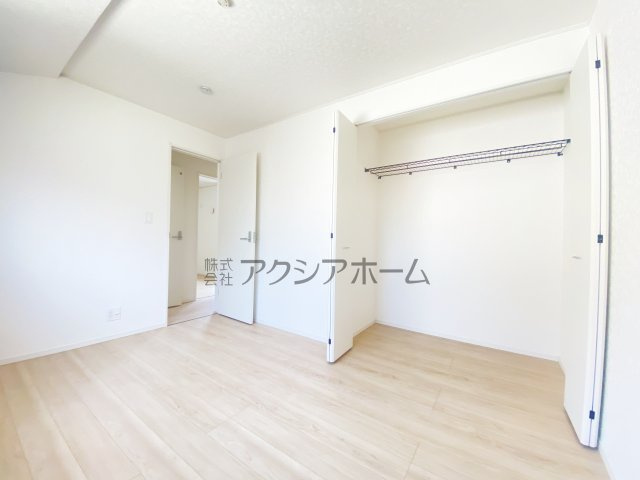 所沢市久米・全3棟　新築一戸建　2号棟　～駐車並列2台～の洋室|洋室　6.0帖（西側）
