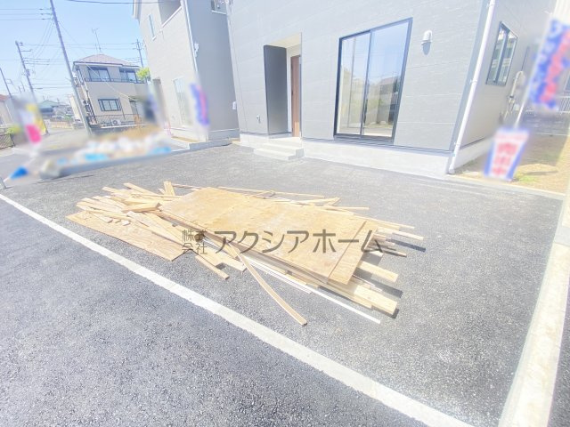所沢市久米・全3棟　新築一戸建　2号棟　～駐車並列2台～の駐車場|並列2台駐車可能