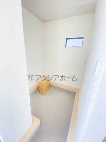 所沢市久米・全3棟　新築一戸建　2号棟　～駐車並列2台～の収納|シューズクローク