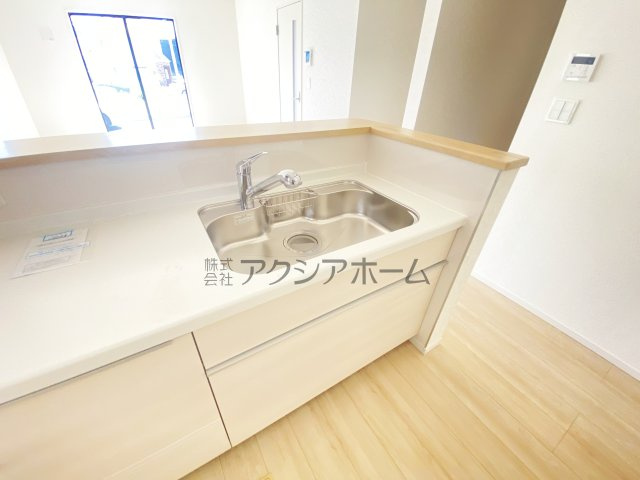 所沢市久米・全3棟　新築一戸建　2号棟　～駐車並列2台～のキッチン