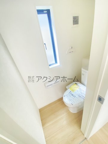 所沢市久米・全3棟　新築一戸建　2号棟　～駐車並列2台～のトイレ|1階　トイレ