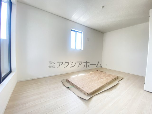 所沢市久米・全3棟　新築一戸建　2号棟　～駐車並列2台～の寝室|洋室　7.5帖
