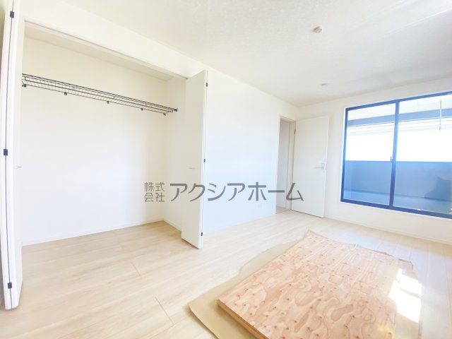 所沢市久米・全3棟　新築一戸建　2号棟　～駐車並列2台～の寝室|洋室　7.5帖