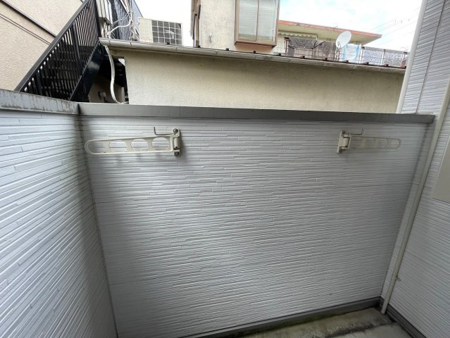 西宮市生瀬東町のアパートのバルコニー