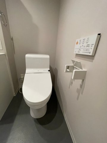 西宮市生瀬東町のアパートのトイレ