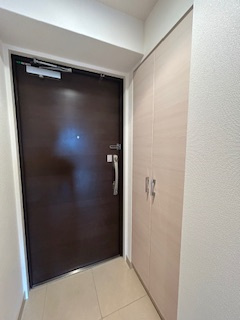 アビティ江坂の玄関|明るい玄関です