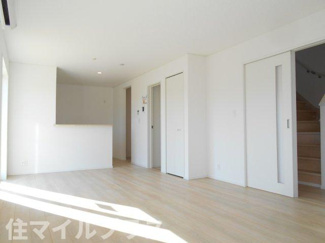 【居間・リビング】 | 西郷村米堀川向新築一戸建て4棟 | こちらのリビングで趣味の時間をお楽しみください