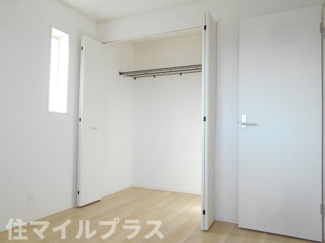 【洋室】 | 西郷村米堀川向新築一戸建て4棟 | 落ち着いた色調の洋室です