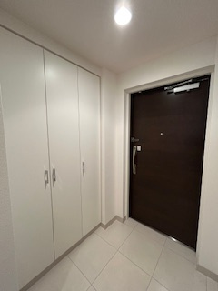 アビティ江坂の玄関|明るい玄関です