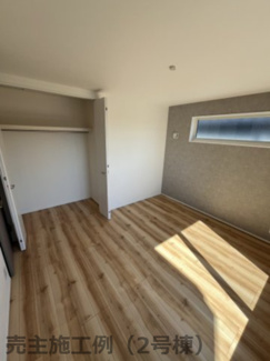 【洋室】 | GRAN　FELIDIA千葉市稲毛区長沼町4期 | 採光良好の洋室。大型クローゼット付きで広々快適にお住まいいただけます。