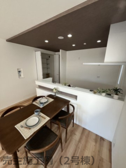 キッチンには、オール電化3口コンロ、 浄水器、食器洗乾燥機を設置。