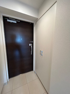 アビティ江坂の玄関|収納もある玄関です