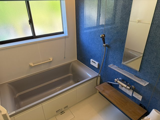 【商談中】南軽井沢 風越エリア 大通り沿いの6LDK 中古戸建の浴室