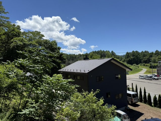 【商談中】南軽井沢 風越エリア 大通り沿いの6LDK 中古戸建の前面道路含む現地写真