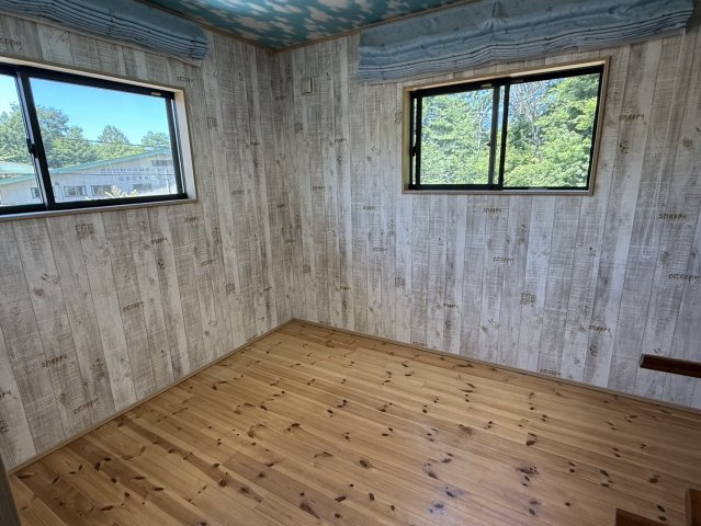 【商談中】南軽井沢 風越エリア 大通り沿いの6LDK 中古戸建の洋室