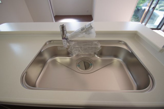 【キッチン】 | 【仲介手数料無料！！】稲城市若葉台1丁目　新築戸建て（全9区画）9号棟 5680万円 | 浄水器付き水栓