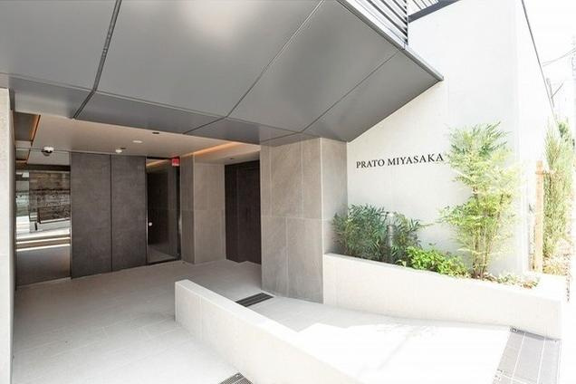 プラート宮坂のエントランス