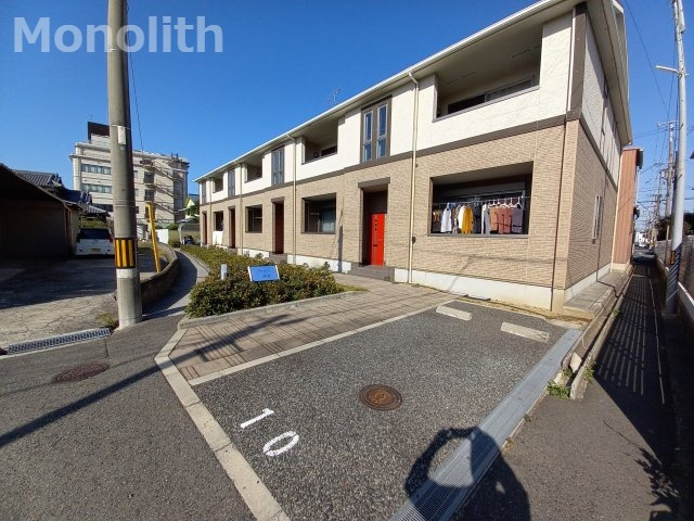 ジョイフル新宮の駐車場