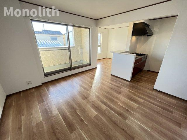 ジョイフル新宮の居間・リビング