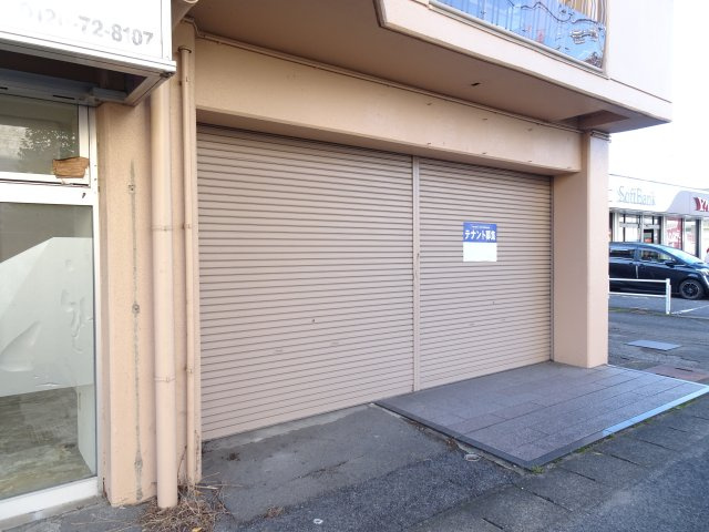 メゾンコーエイの玄関