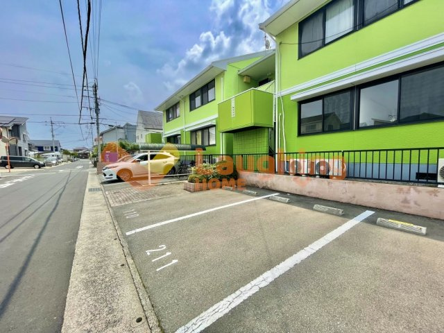 クレール津福Ⅰの駐車場|駐車スペースもあります