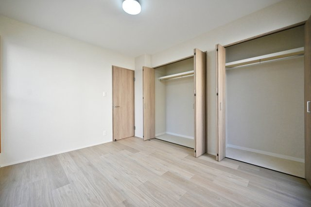 西宮市日野町中古戸建│3LDK+駐車1台可（制限有）の洋室|大容量の収納です。置き場所のことを気にすることなくショッピングをお楽しみいただけます。また旅行やご家族との思い出の品をたくさん置いておけます。