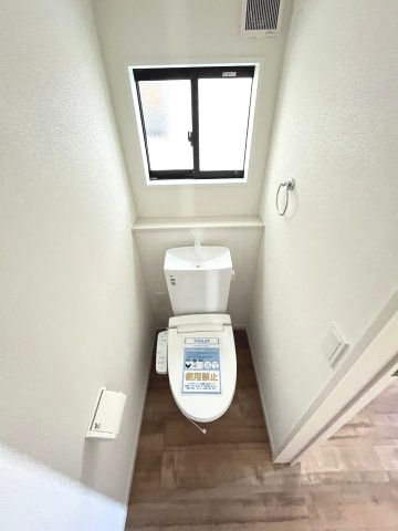 【内装】 | 大野城市乙金東1丁目2期・3期　1号棟（全3棟）【仲介手数料無料・0円】 | 施工例。1階のトイレです。施工例は完成時と異なる場合があります。