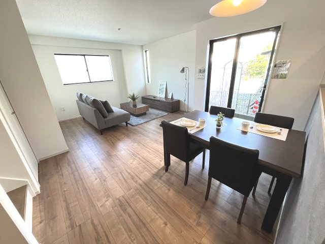 【居間・リビング】 | 大野城市乙金東1丁目2期・3期　1号棟（全3棟）【仲介手数料無料・0円】 | 現地写真。