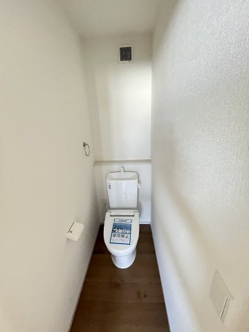 【内装】 | 大野城市乙金東1丁目2期・3期　1号棟（全3棟）【仲介手数料無料・0円】 | 施工例。2階にもトイレです。施工例は完成時と異なる場合があります。