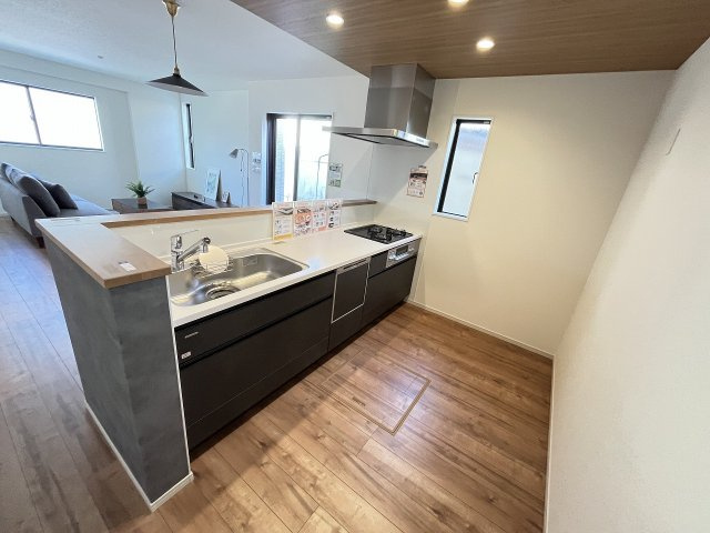 【キッチン】 | 大野城市乙金東1丁目2期・3期　1号棟（全3棟）【仲介手数料無料・0円】 | 施工例。施工例は完成時と異なる場合があります。